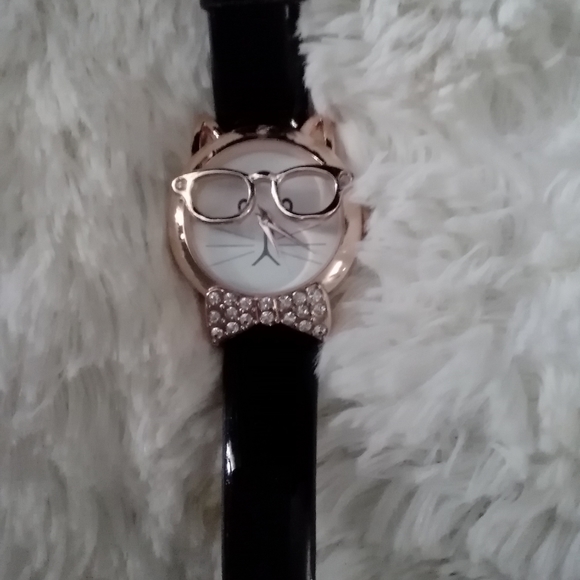Brand new women's rose gold cat watch - Picture 5 of 7